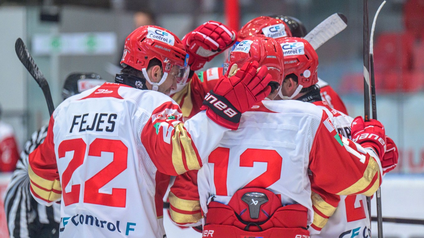Hokejisti Prešova sa tešia z gólu.