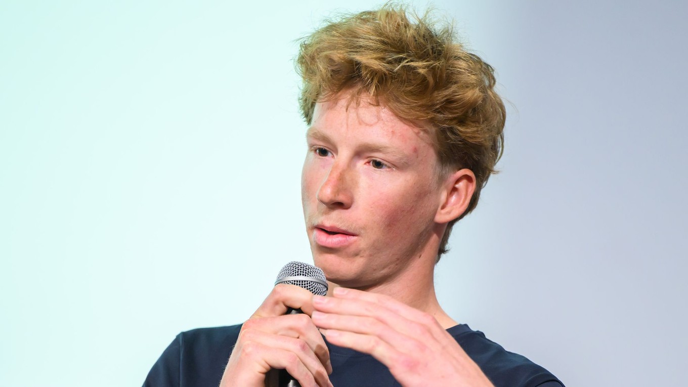 Na snímke bežec na lyžiach Peter Hinds.