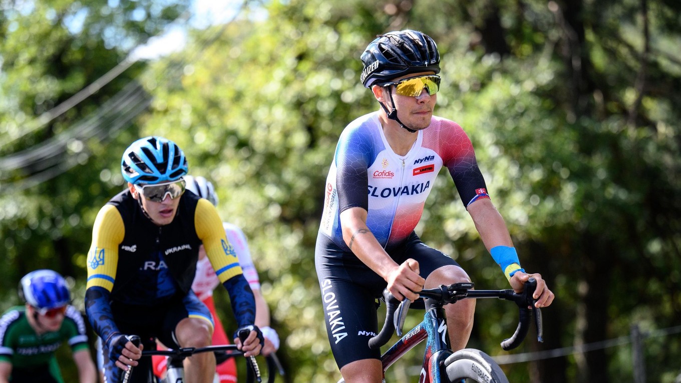 Slovenský cyklista Tomáš Sivok v pretekoch do 23 rokov na ME 2025.