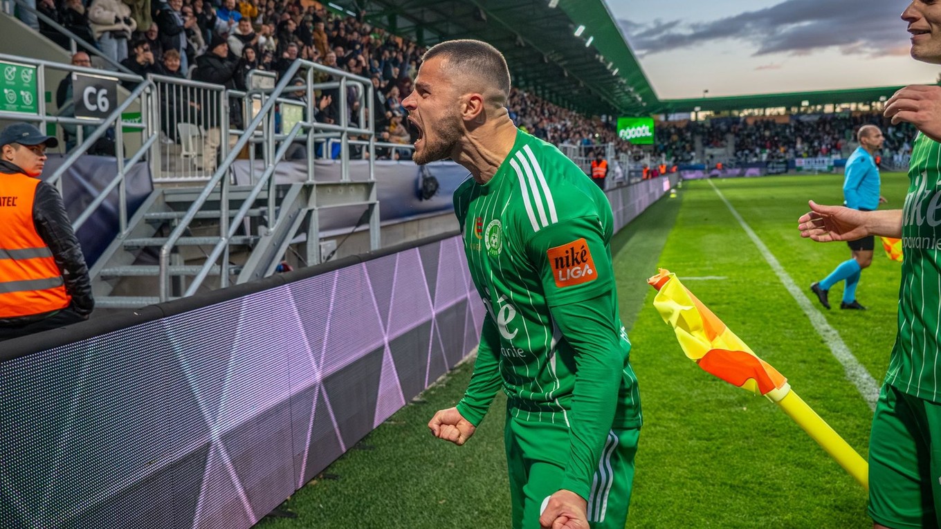 Martin Regáli oslavuje gól