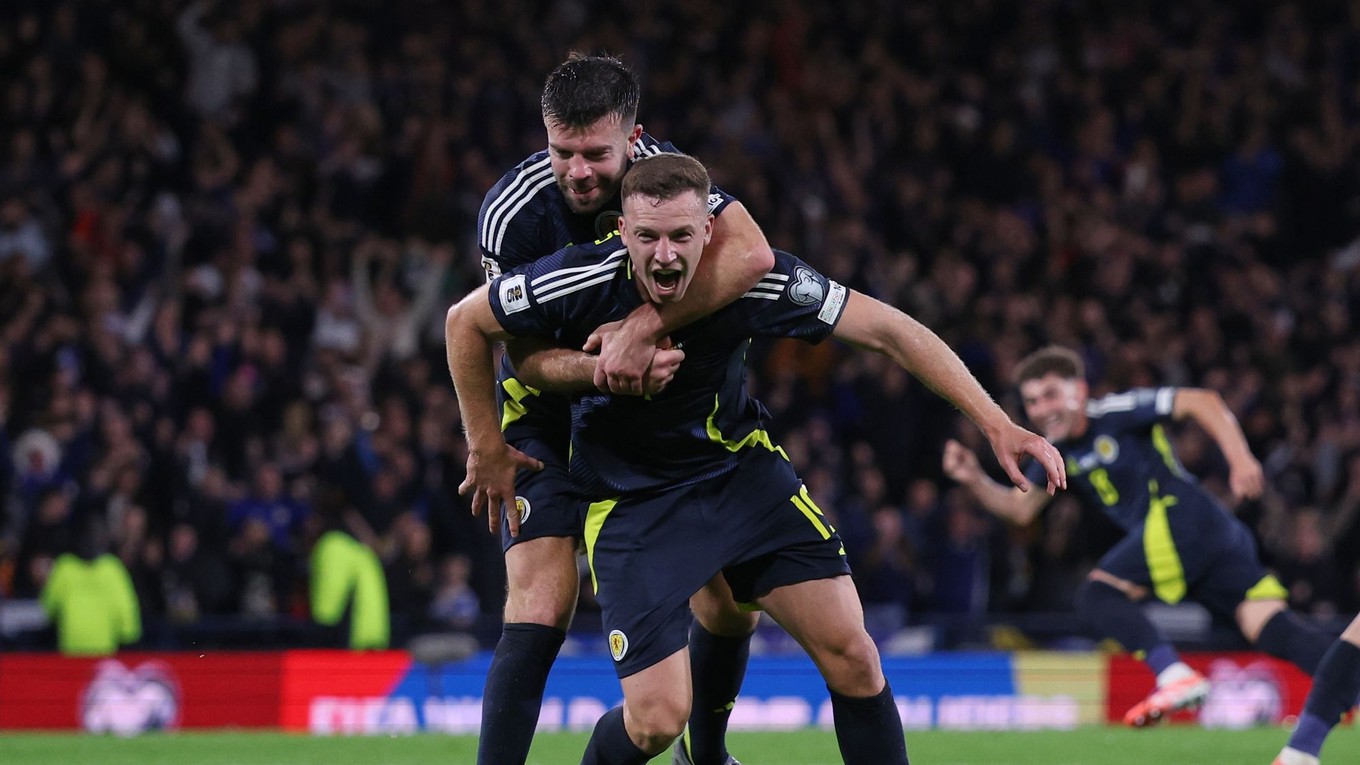 Škótsko oslavuje gól. 