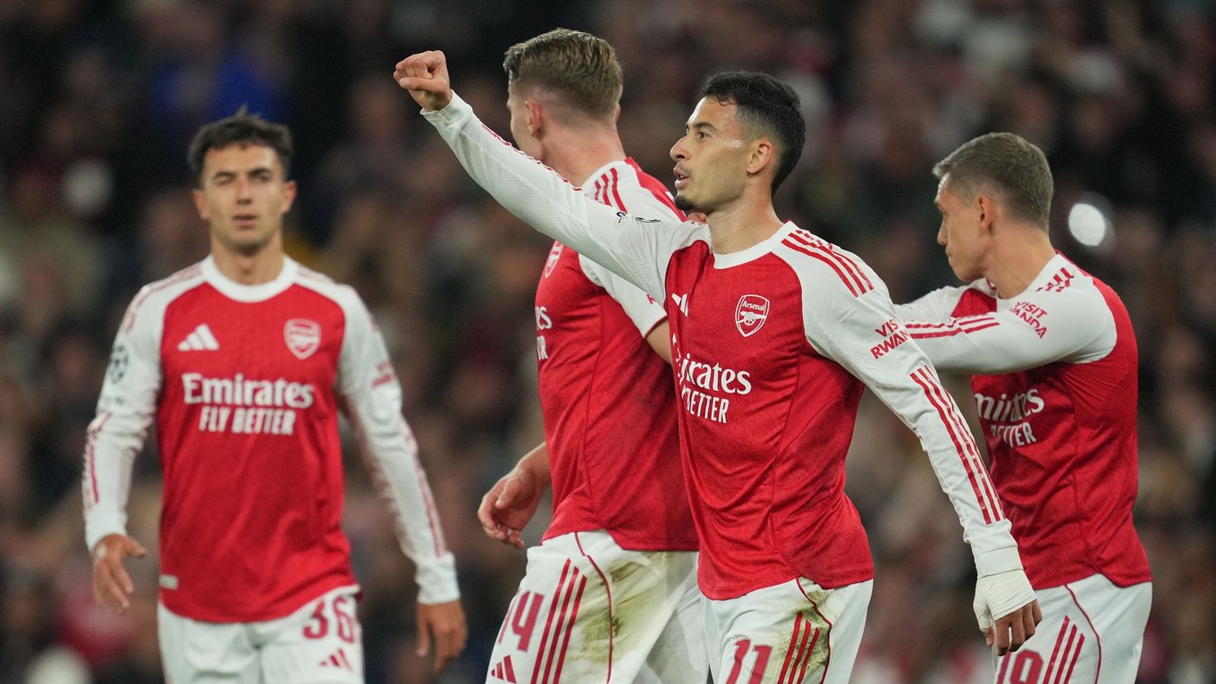 Arsenal oslavuje gól. 