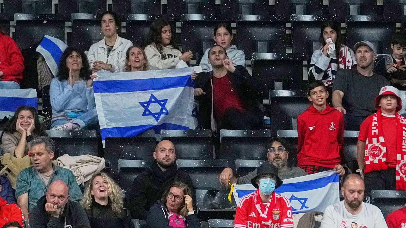 Momentka zo zápasu Euroligy medzi Hapoelom Tel Aviv a Paris Basketball.