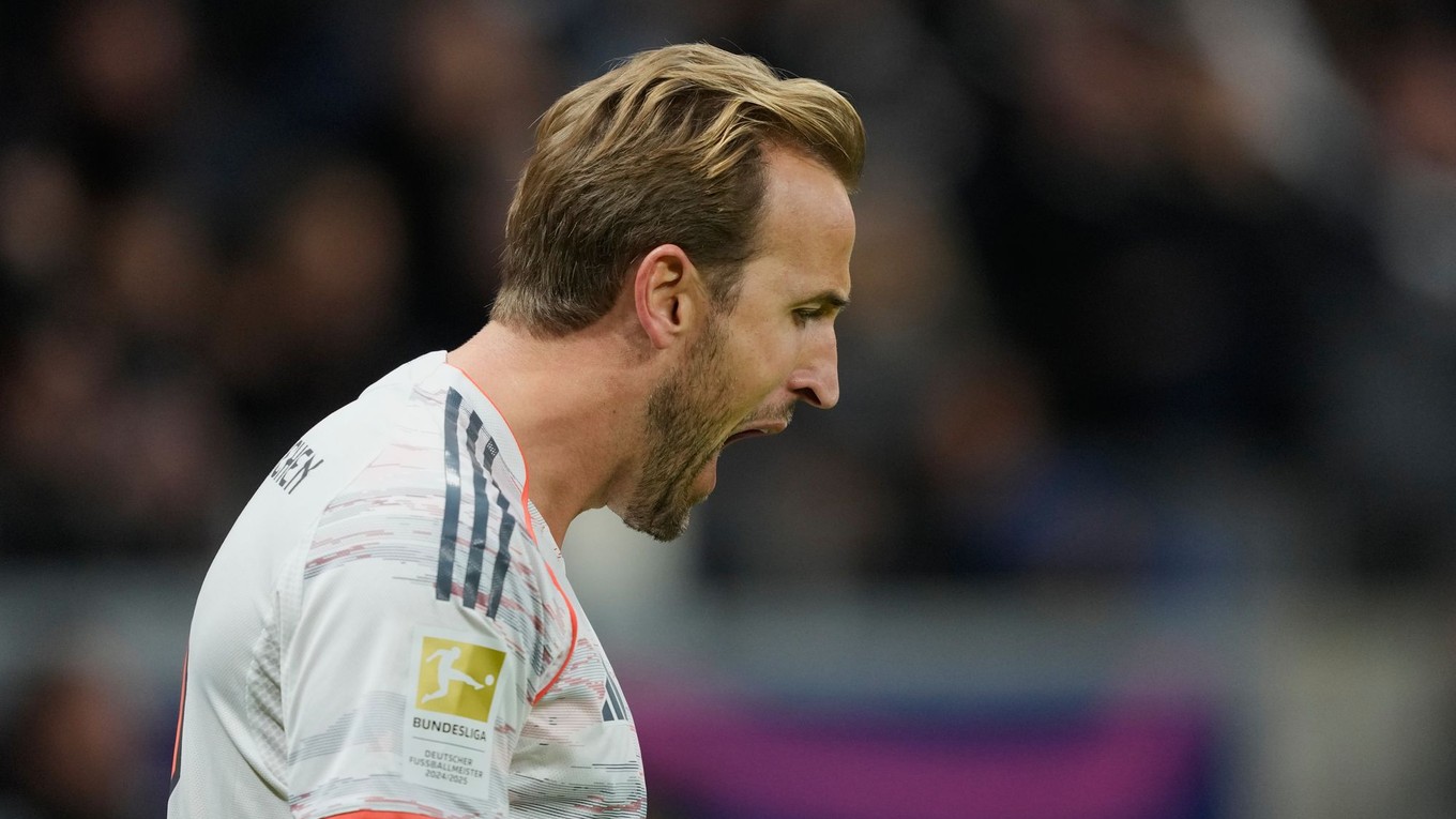 Harry Kane sa teší z gólu počas zápasu 6. kola nemeckej Bundesligy Eintracht Frankfurt - Bayern Mníchov.