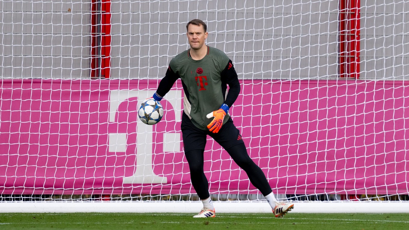 Manuel Neuer attends počas tréningovej jednotky.