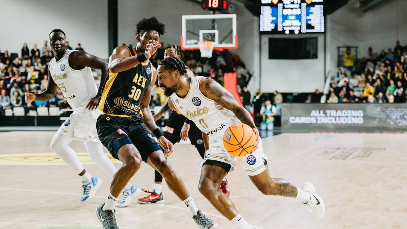 Momentka zo zápasu Patrioti Levice - AEK Atény v Lige majstrov. 