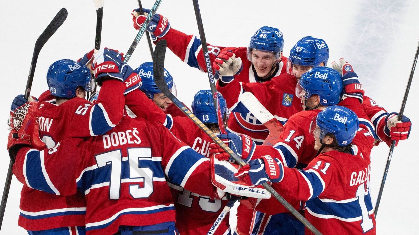 Víťazná radosť hokejistov Montrealu v zápase proti Nashvillu. 