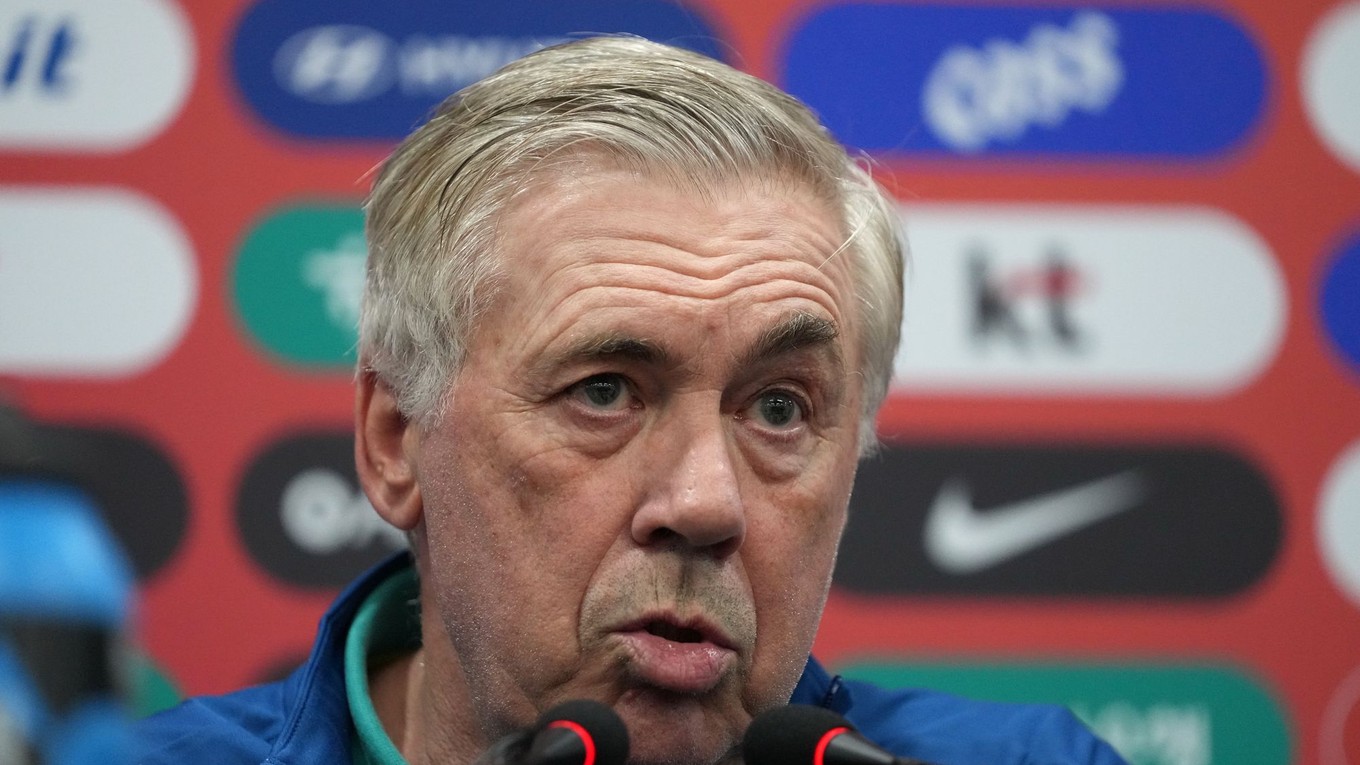 Carlo Ancelotti počas tlačovej konferencie brazílskej futbalovej reprezentácie.