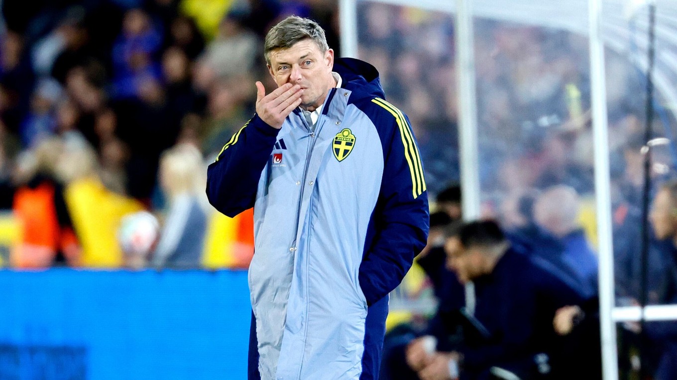 Jon Dahl Tomasson počas zápasu medzi Švédskom a Kosovom.