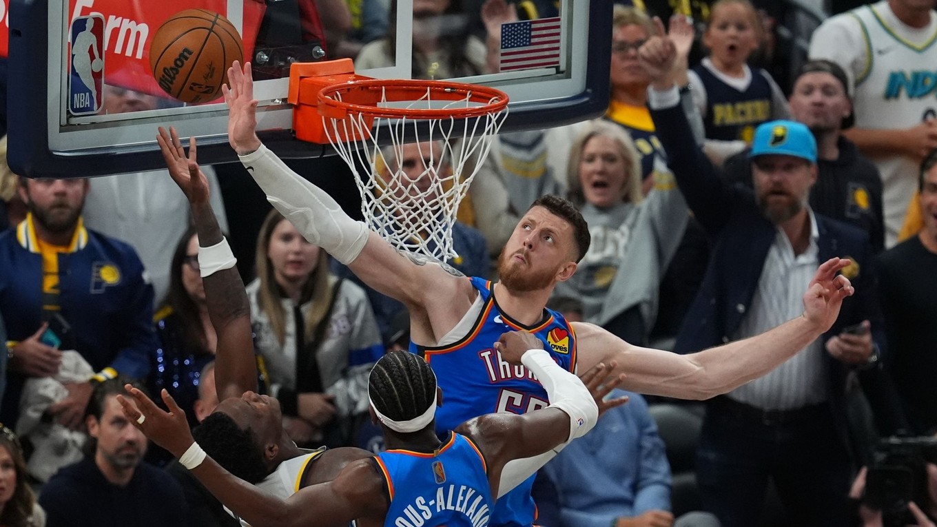 Momentka zo zápasu Indiana - Oklahoma City.