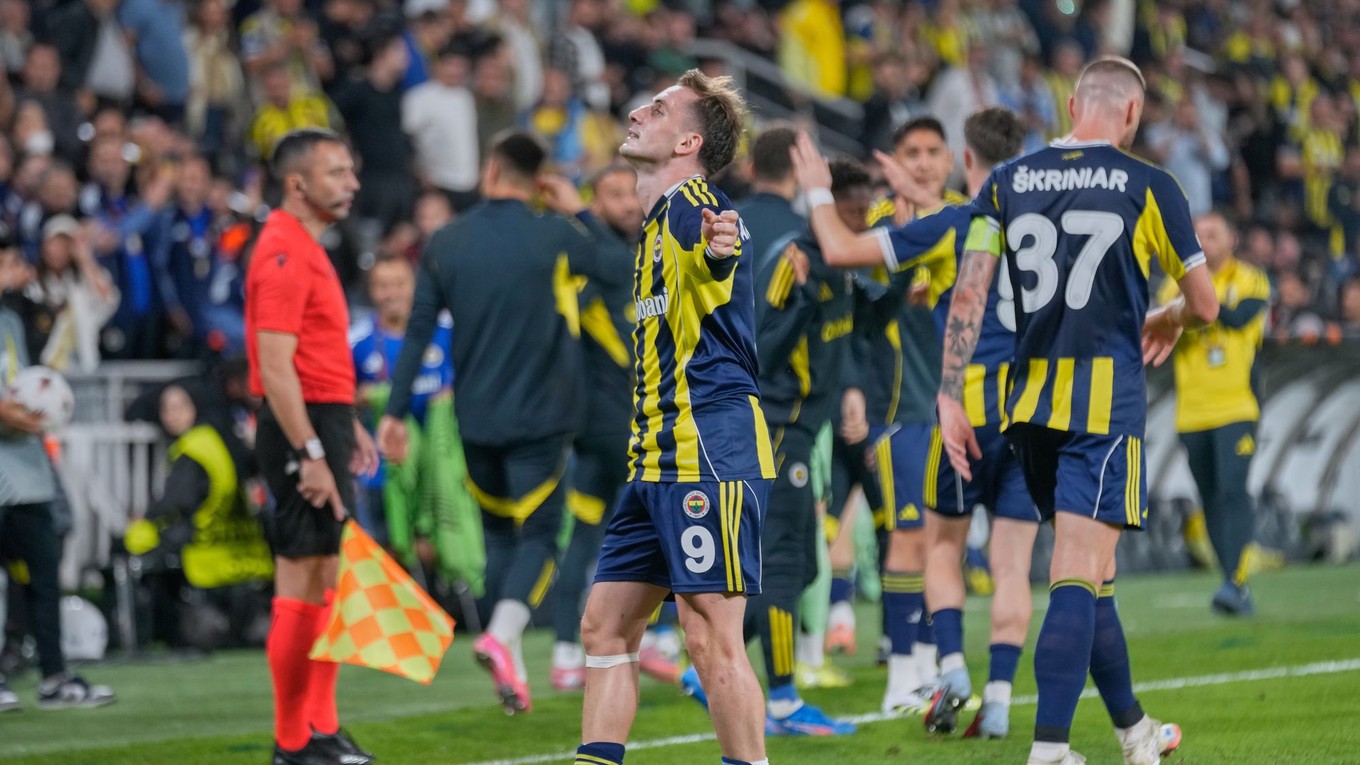 Fenerbahce oslavuje gól. 