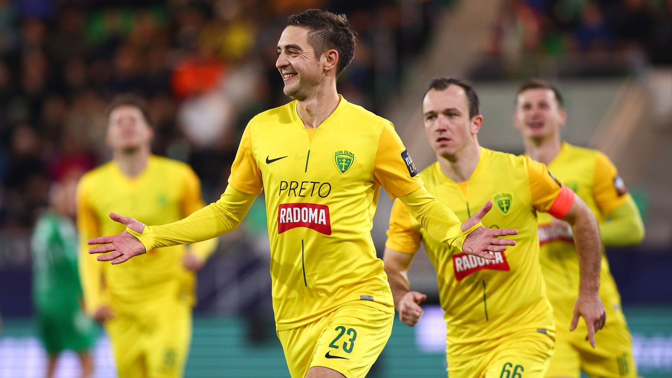 Michal Faško sa raduje z gólu.