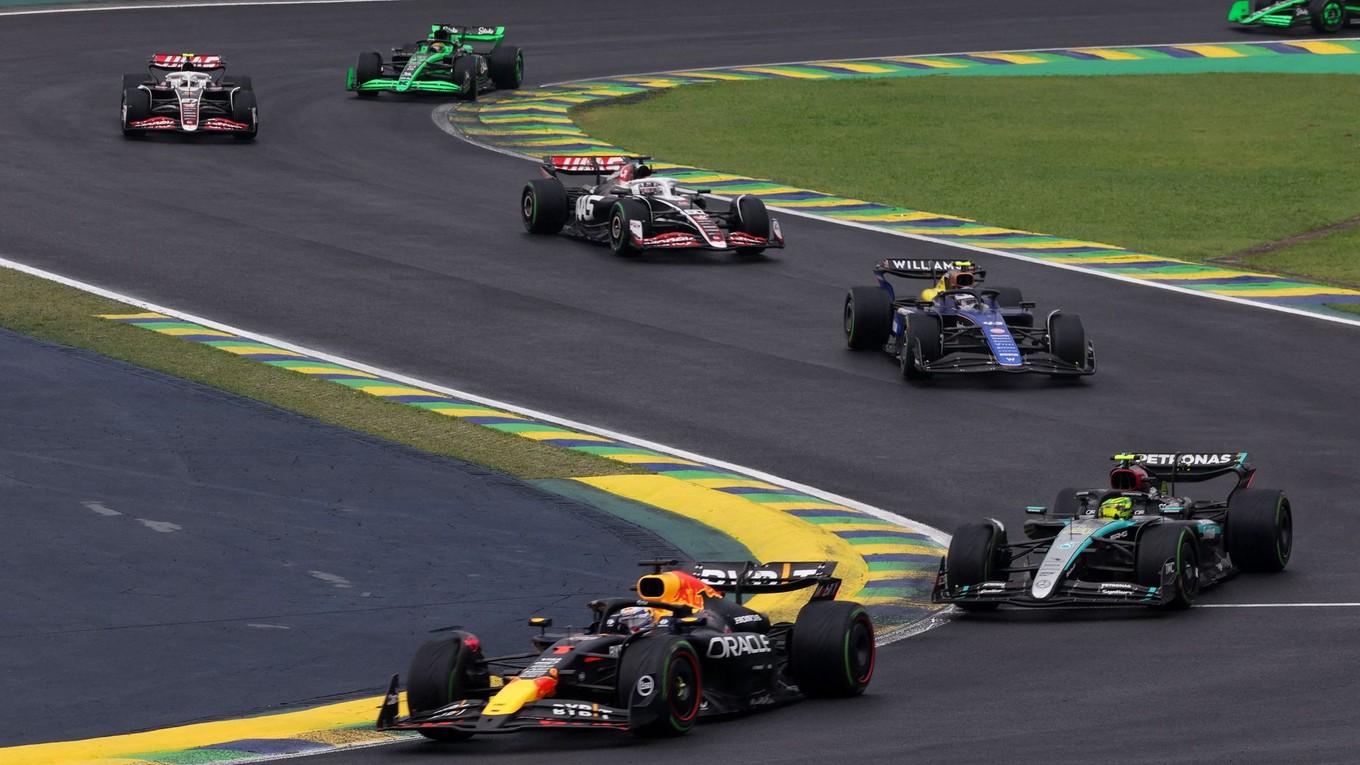 Monoposty F1 počas Veľkej ceny Brazílie.