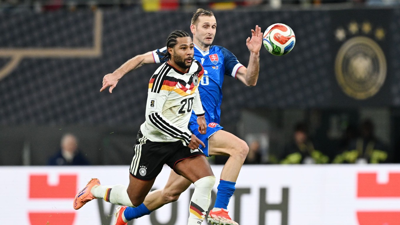 Serge Gnabry (Nemecko) a Norbert Gyömbér (Slovensko).