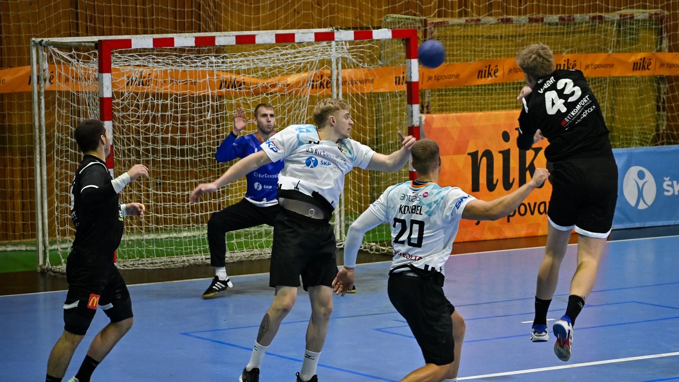 Fotka zo zápasu ŠKP Bratislava - MHC ŠTART Nové Zámky.