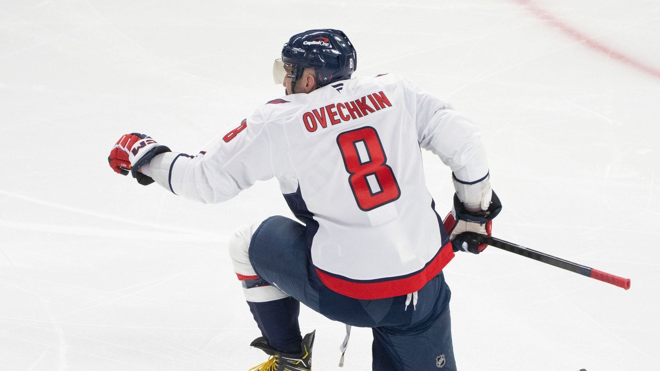 Alexander Ovečkin oslavuje gól. 