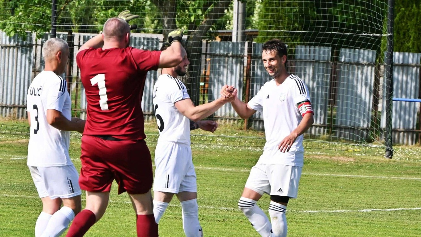 Vpravo Dušan Janko.