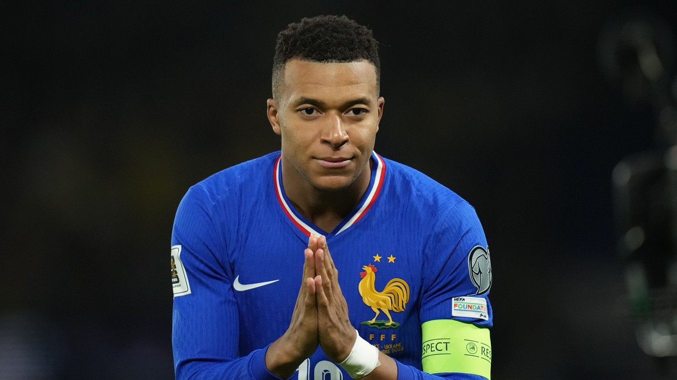 Kylian Mbappé oslavuje gól proti Ukrajine.