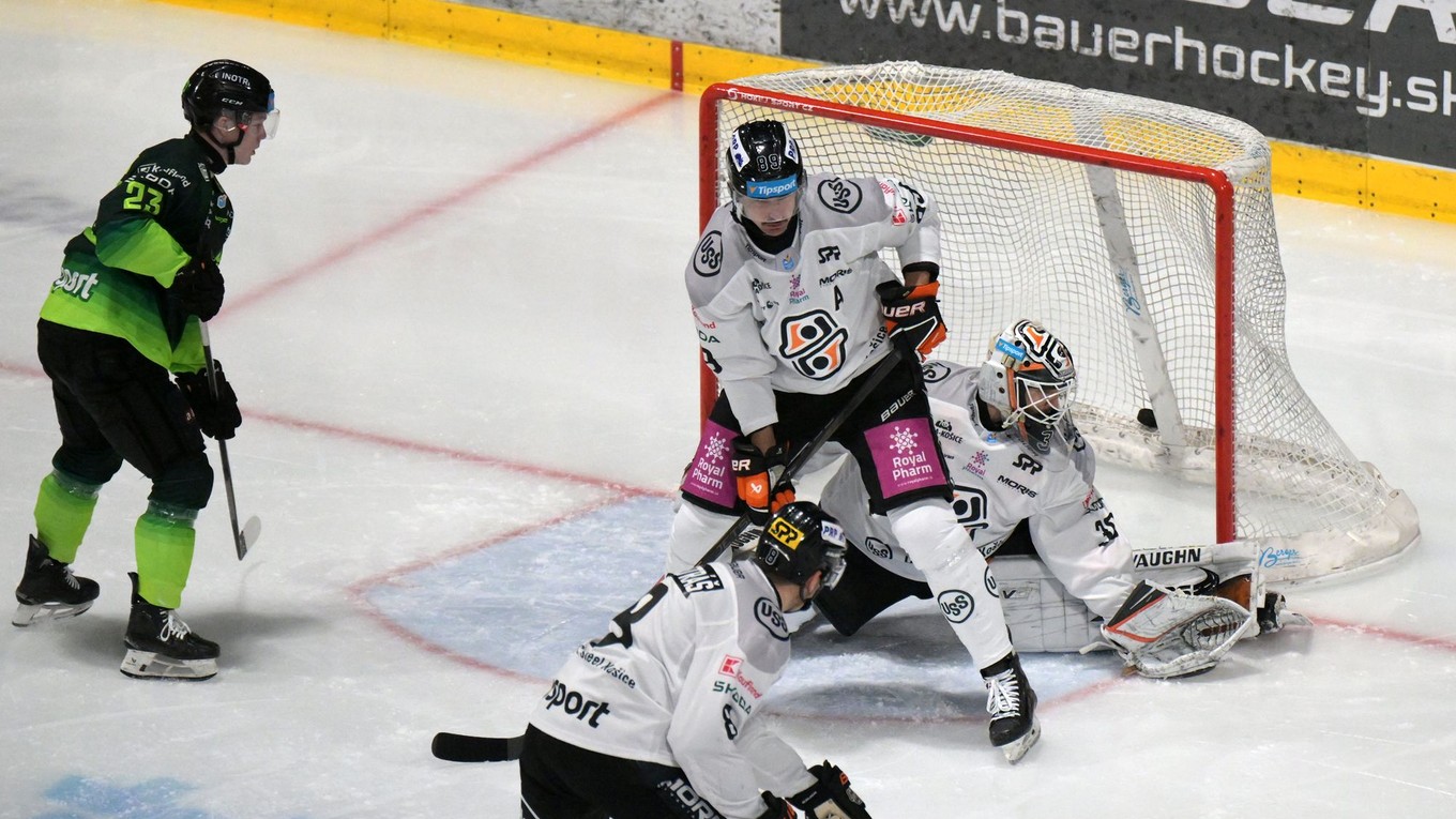 Brankár Patrik Jurčák v zápase HC Košice – Vlci Žilina.