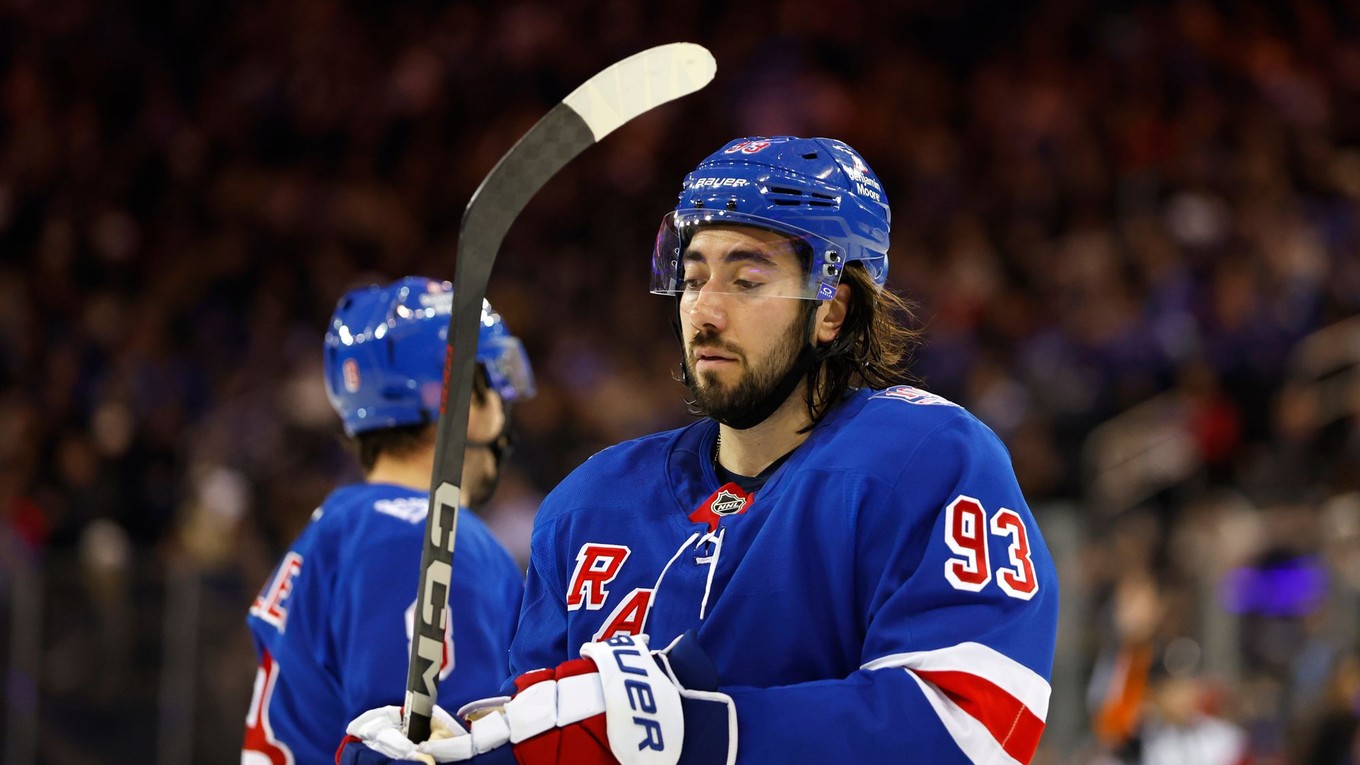 Švédsky útočník Mika Zibanejad (93).