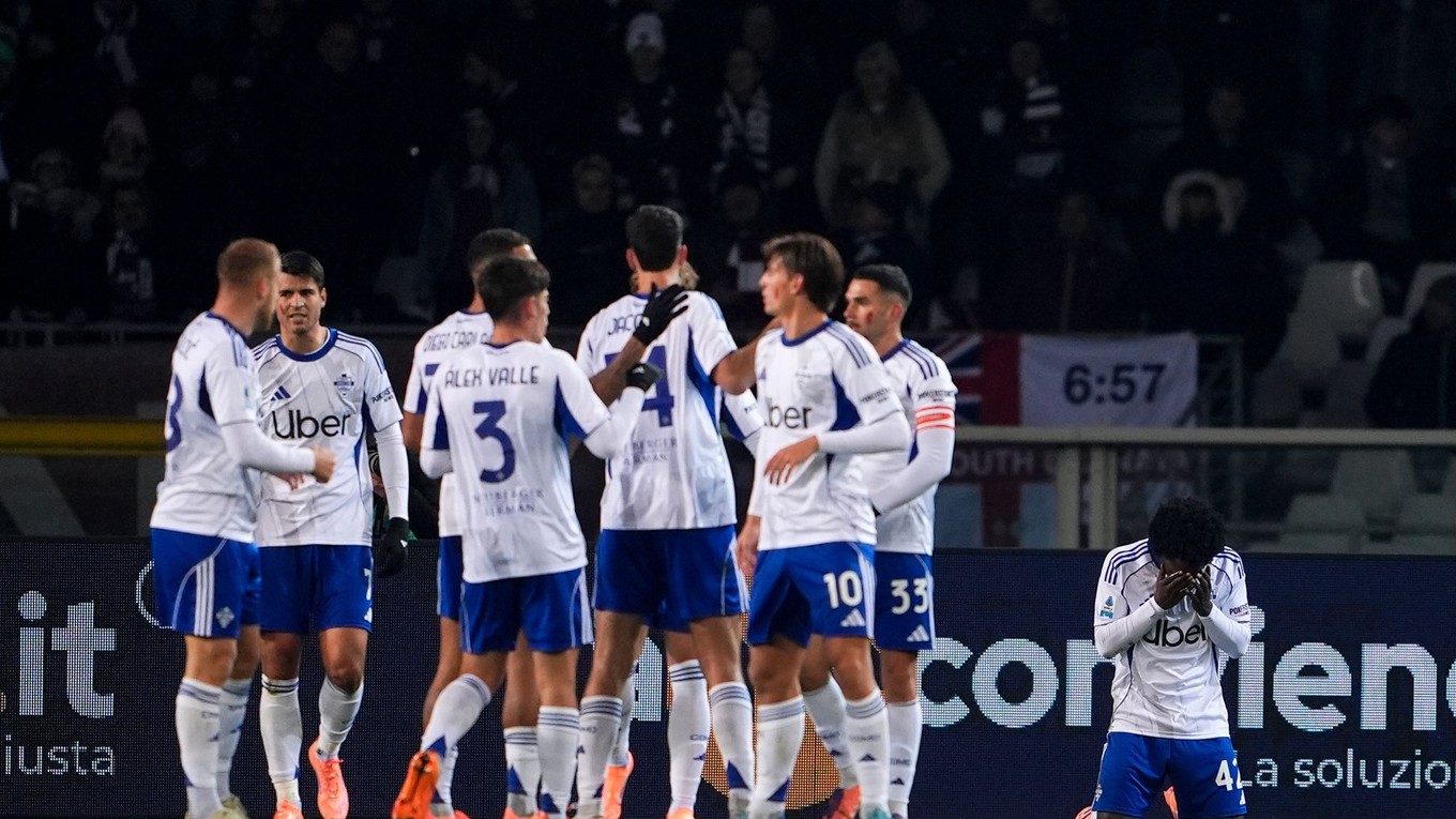 Hráči Coma oslavujú gól.