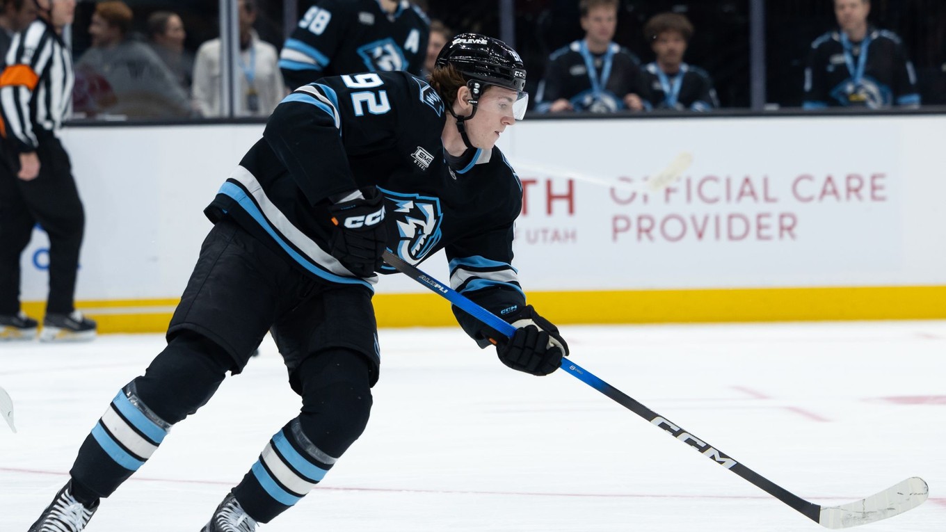 Logan Cooley s päťbodovým večerom za Utah.