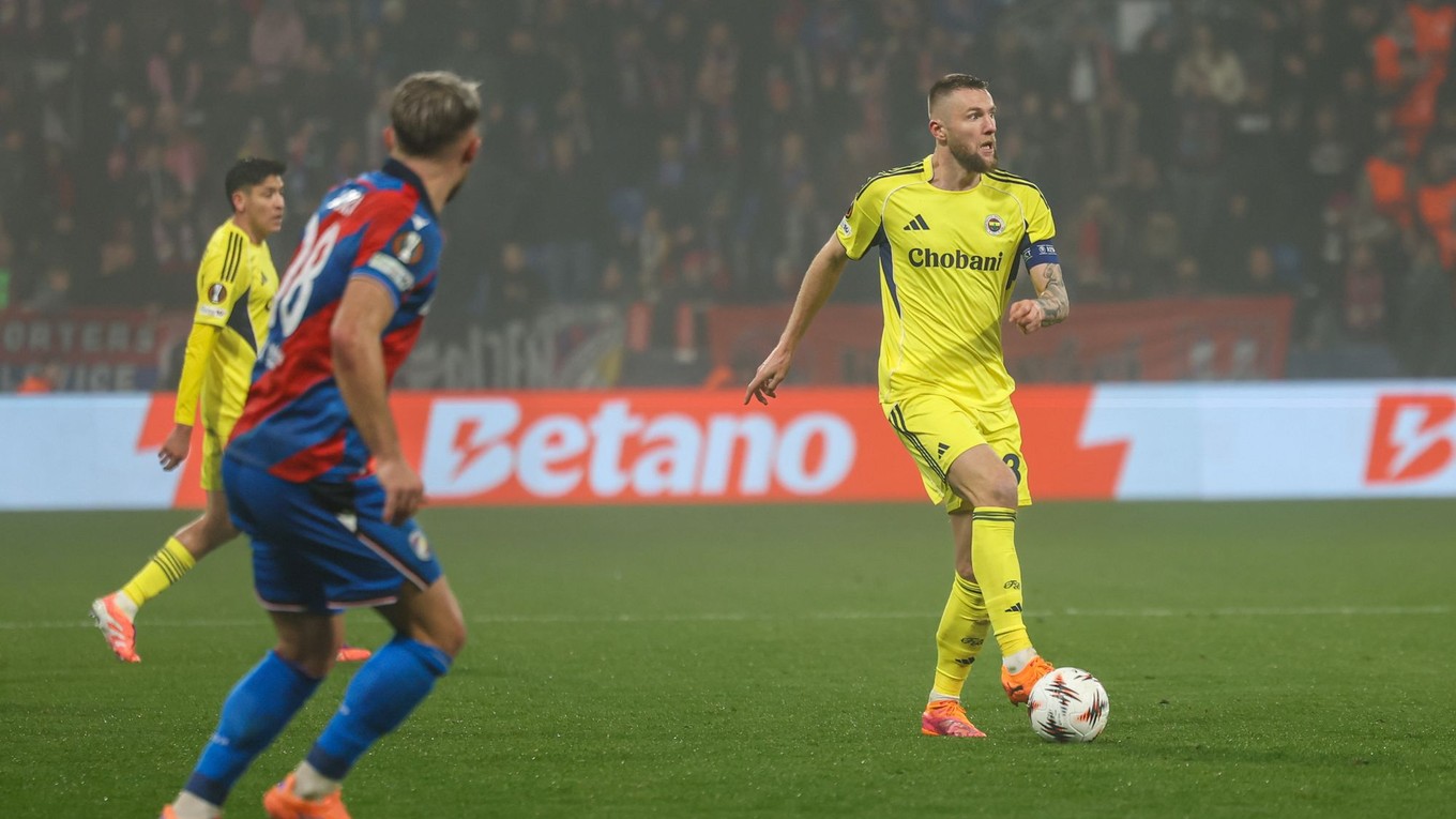 Milan Škriniar počas zápasu Európskej ligy Viktoria Plzeň - Fenerbahce Istanbul.