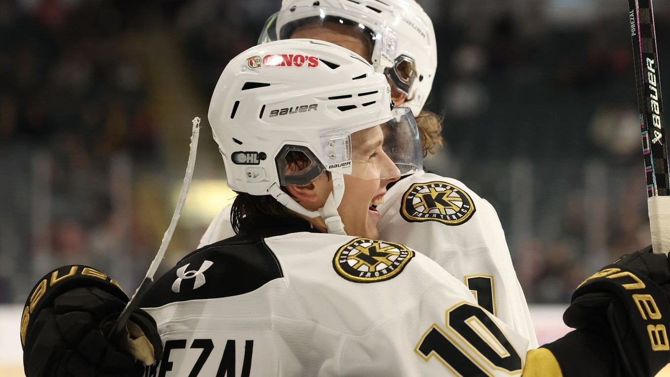 Tomáš Pobežal oslavuje gól. 