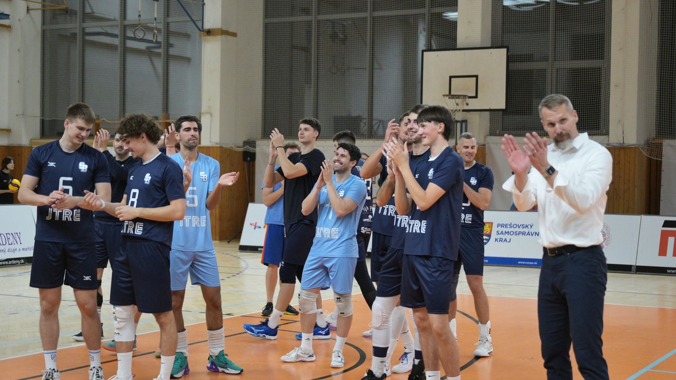 Na snímke hráči Bratislavy sa tešia z víťazstva.