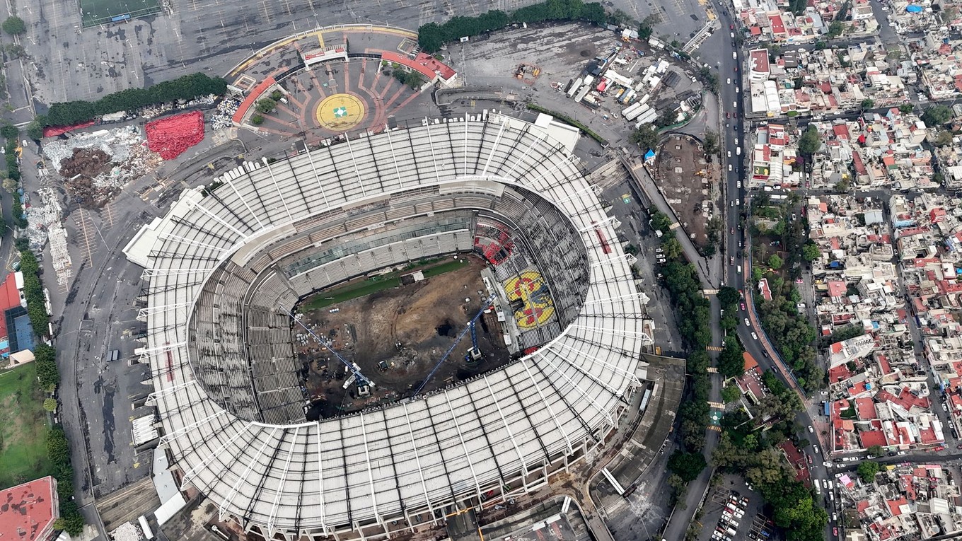 Letecký pohľad na renovačné práce na štadióne Azteca, alebo štadióne Banorte.