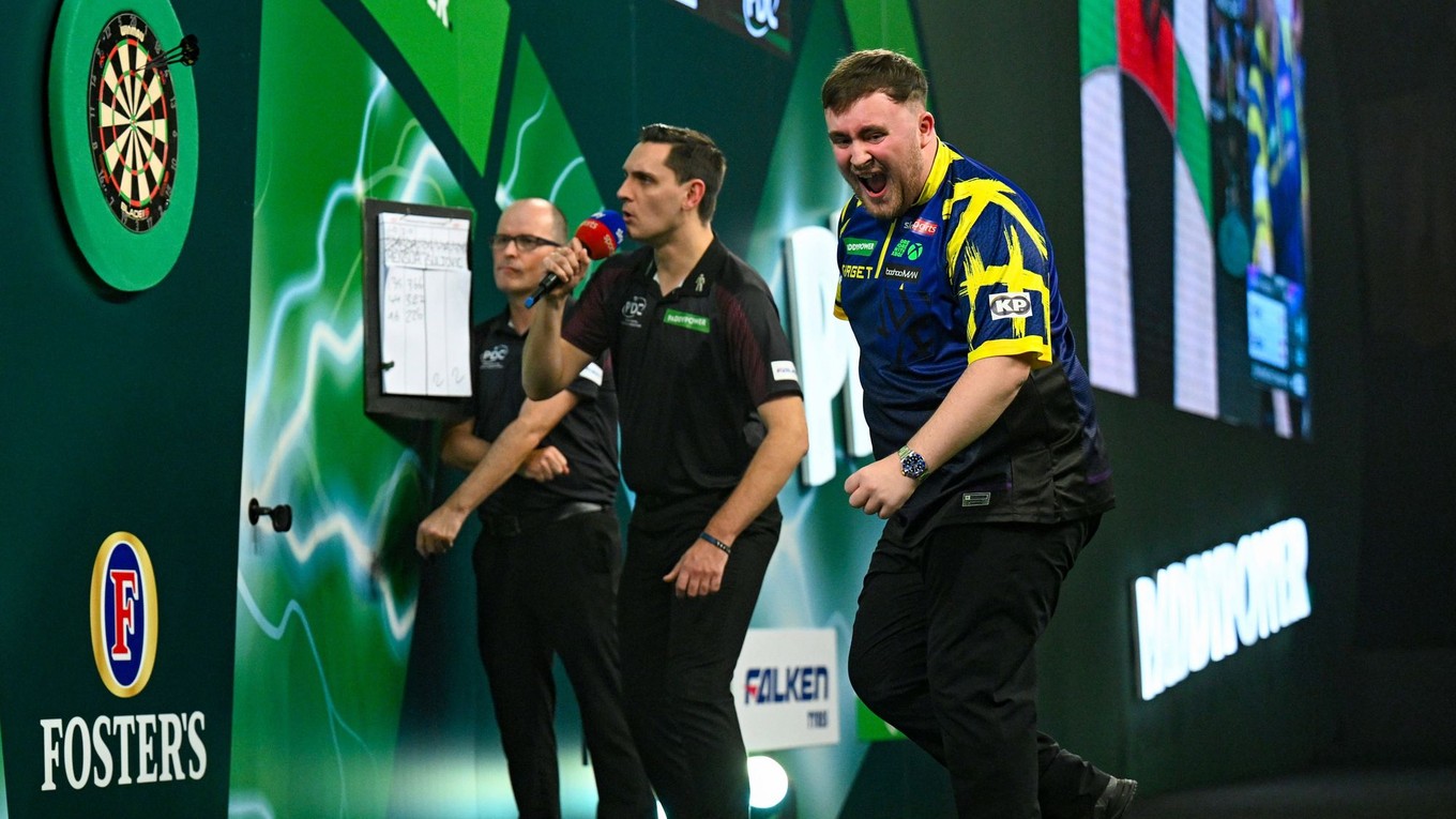 Anglický šípkar Luke Littler.