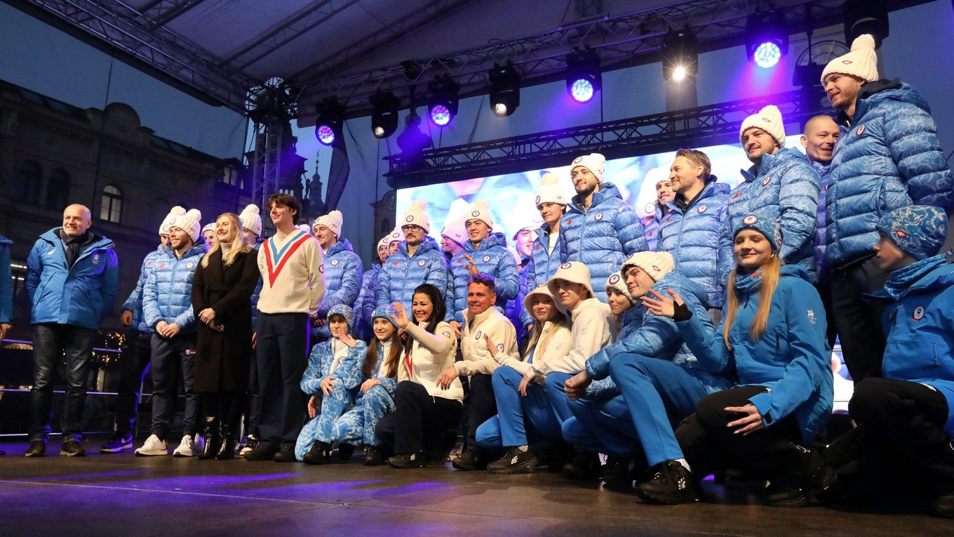 Slovenský olympijský a športový výbor (SOŠV) na vianočných trhoch v Banskej Bystrici predstavil oblečenie Slovenského olympijského tímu pre zimné olympijské hry 2026.