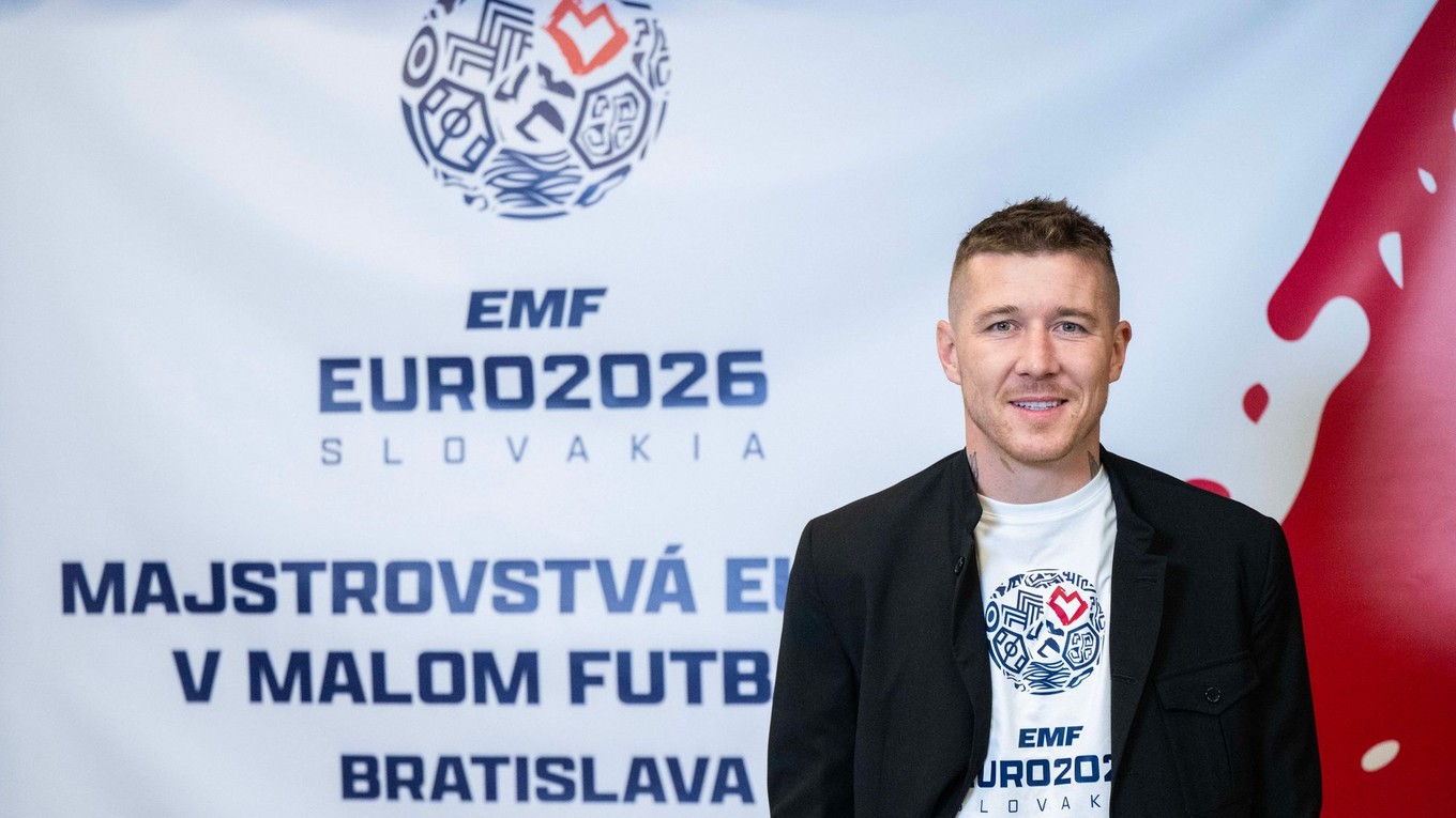 Na snímke zľava bývalý futbalový reprezentant SR a ambasádor ME v malom futbale Juraj Kucka.