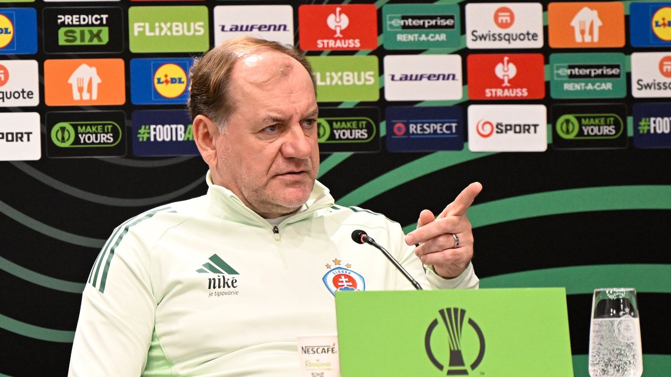 Tréner ŠK Slovan Bratislava Vladimír Weiss st..