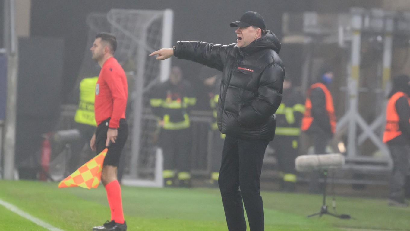 Na snímke tréner ŠK Slovan Vladimír Weiss st. 