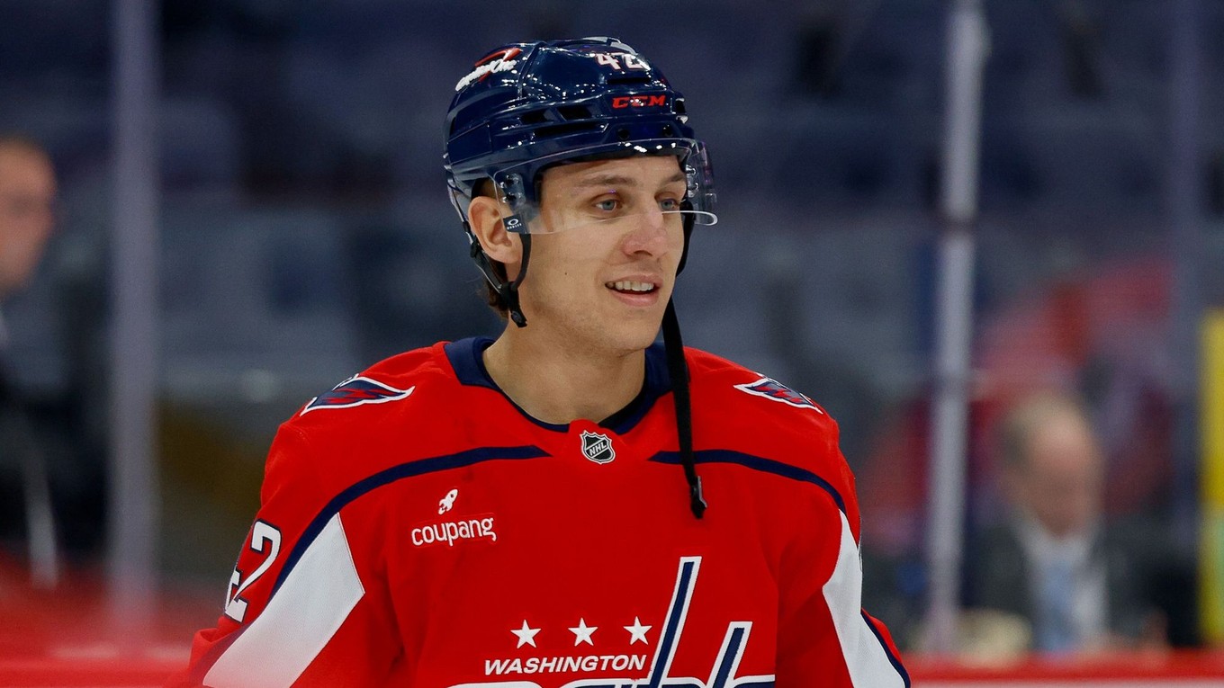 Martin Fehérváry v drese Washingtonu Capitals. 