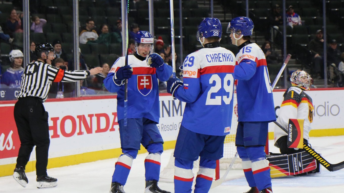 Michal Chrenko oslavuje gól v zápase Slovensko - Nemecko na MS v hokeji hráčov do 20 rokov 2026.