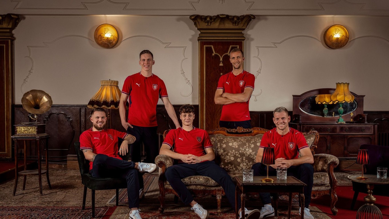 Českí futbalisti v dresoch pre baráž MS.