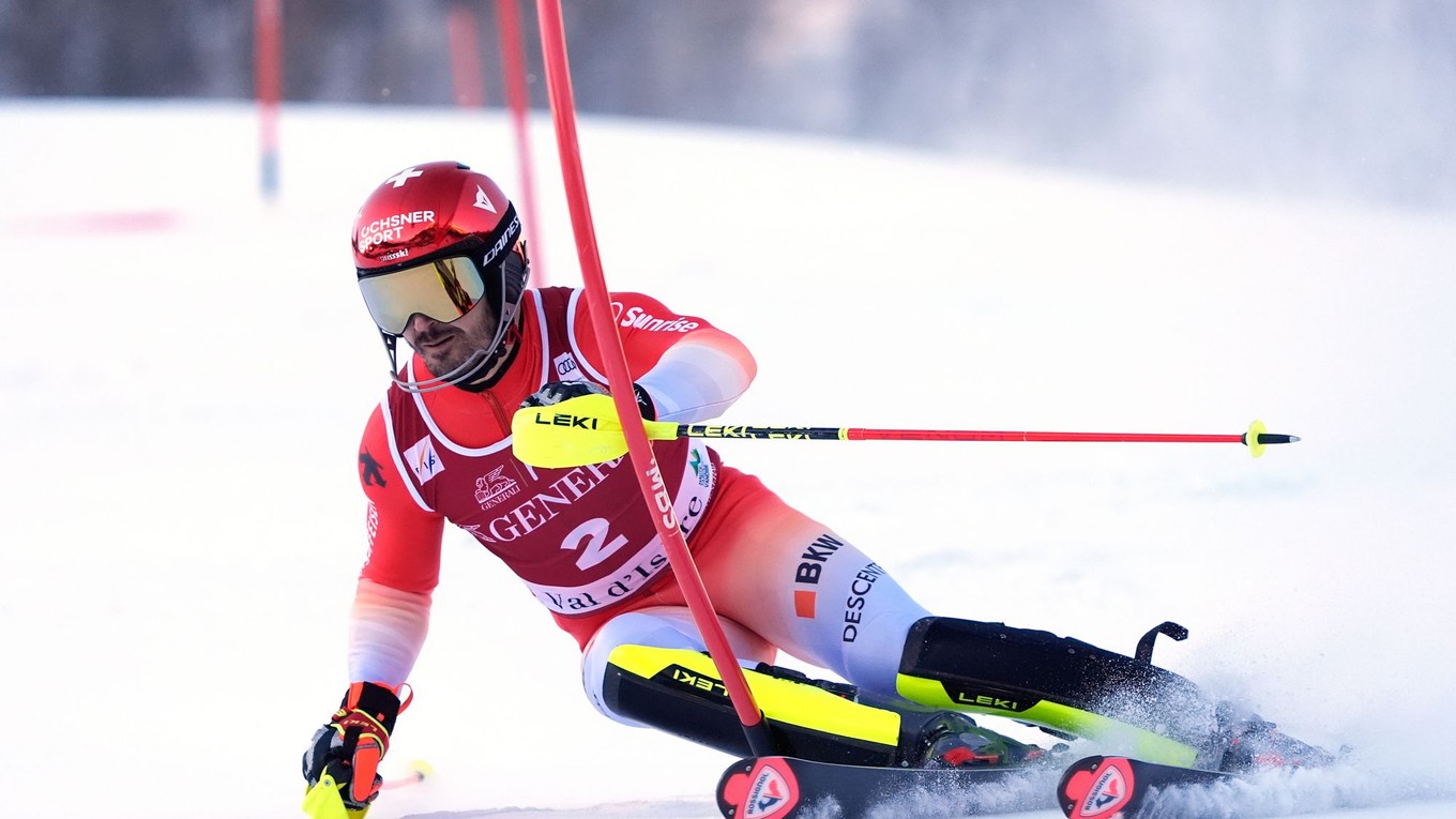 Švajčiar Loic Meillard počas prvého kola slalomu vo Val d'Isere.