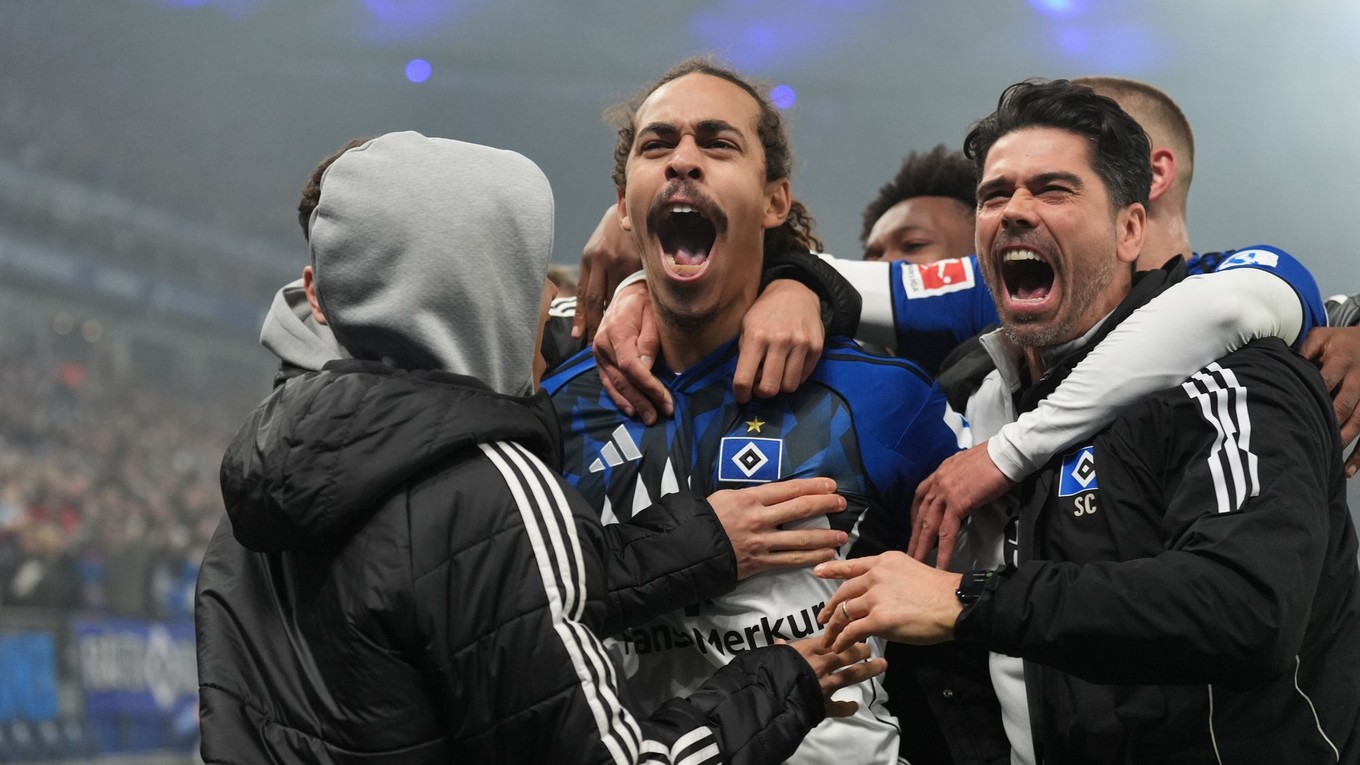 Yussuf Poulsen oslavuje gól.