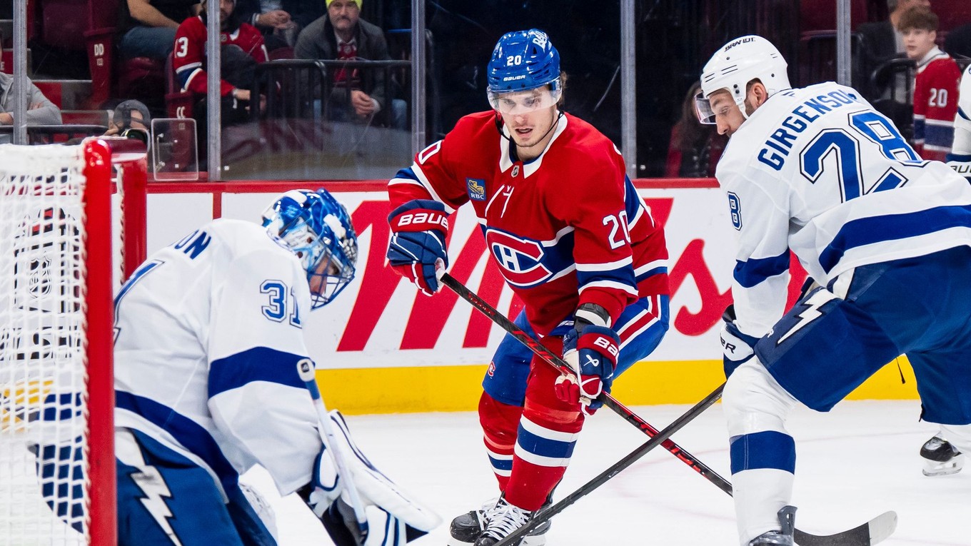 Juraj Slafkovský v zápase proti Tampe Bay.