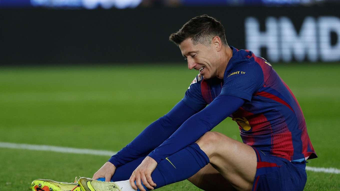 Poľský futbalista Robert Lewandowski v drese Barcelony.