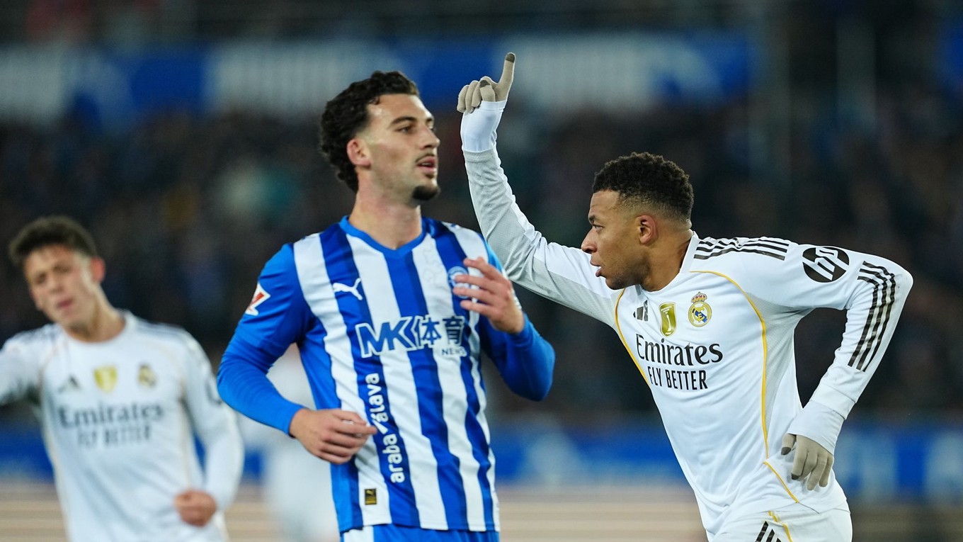 Kylian Mbappé oslavuje gól proti Alavesu.