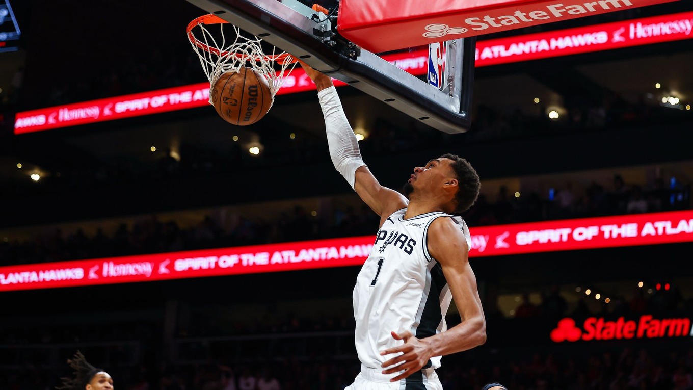 Victor Wembanyama v zápase proti Atlante.