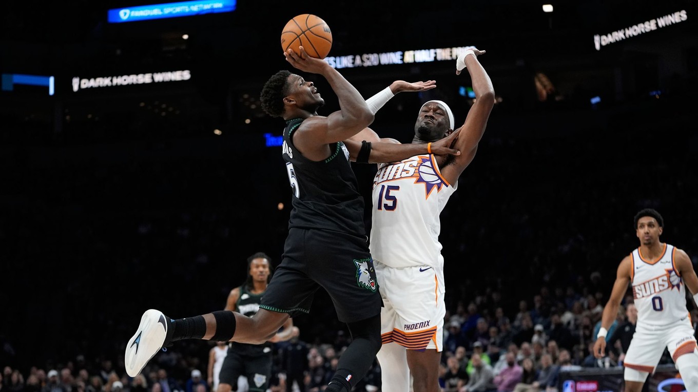 Momentka zo zápasu Minnesota - Phoenix