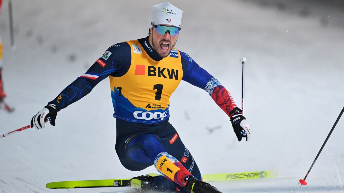 Lucas Chanavat finišuje vo finále šprintu.