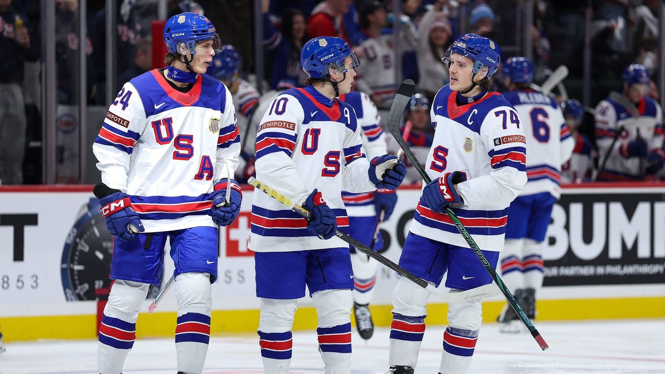 Radosť hráčov USA po strelení gólu do siete Švajčiarska.