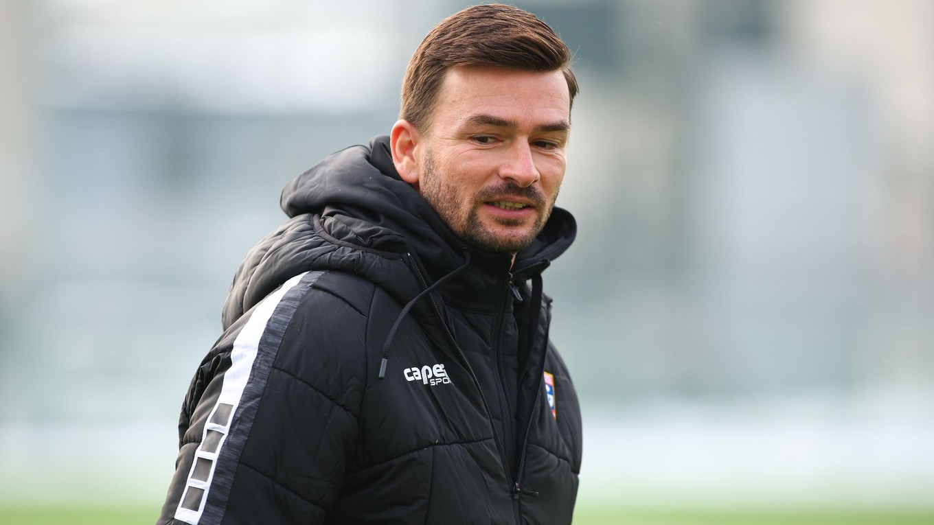 Na snímke hlavný tréner Górniku Zabrze Michal Gašparík.