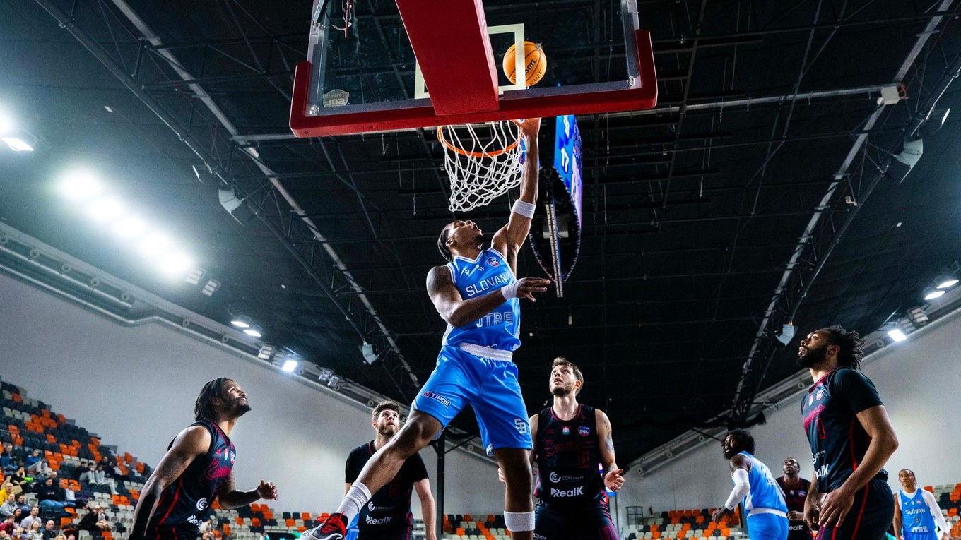 Momentka zo zápasu 18. kola Tipos SBL v basketbale mužov BC Slovan Bratislava - BC Komárno.