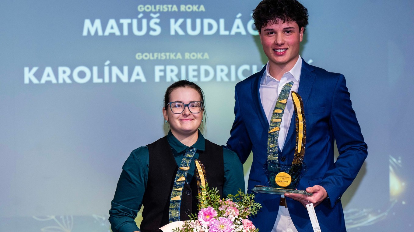 Ocenená golfistka roka Karolína Friedrichová a ocenený golfista roka Matúš Kudláč počas odovzdávania ocenení Golfista roka 2025.